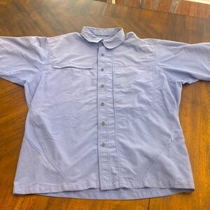 Mountain Hardware mens vented fishing shirt blue. No tag think it’s a large.
